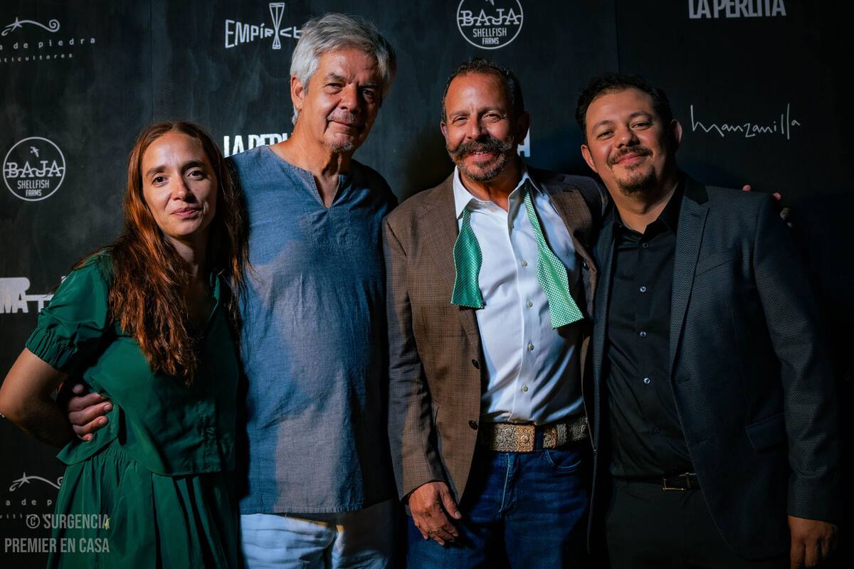 Daniela D´Acosta, productora; Hugo D´Acosta, enólogo; Benito Molina, chef y Alejandro Montalvo, director del documental "Surgencia".