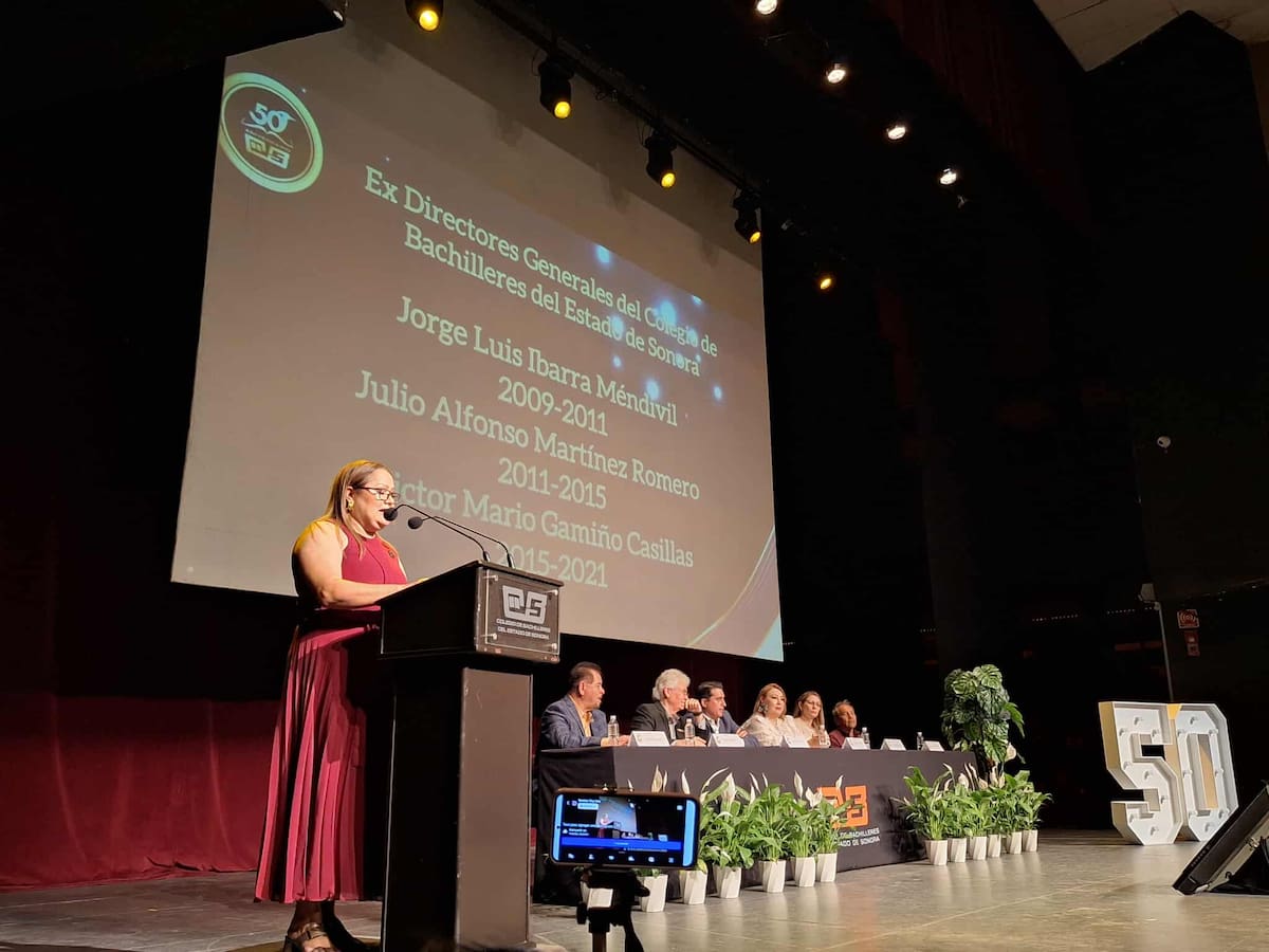 La institución cuenta con casi 30 mil alumnos en 30 planteles y reconoce logros estudiantiles a nivel nacional e internacional.