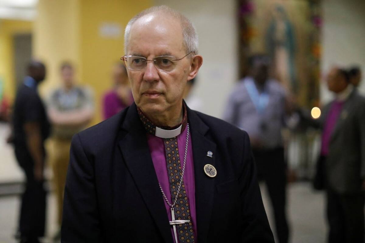 El arzobispo de Canterbury, Justin Welby, observa mientras habla con la prensa después de una visita a la tumba de San Oscar Arnulfo Romero, durante una visita a El Salvador, en la Catedral Metropolitana de San Salvador, El Salvador, el 4 de junio de 2024. Foto: REUTERS/José Cabezas