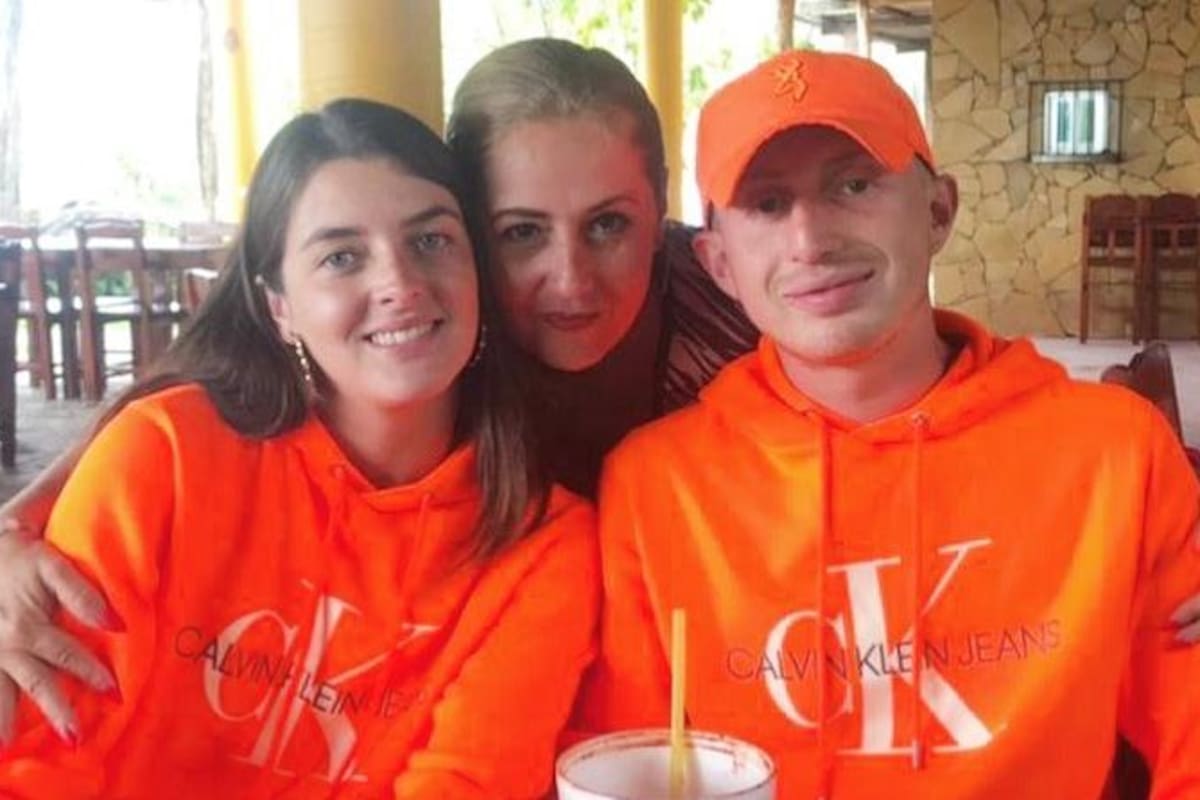 Novia de Octavio Ocaña le regala tatuaje a la mamá del actor