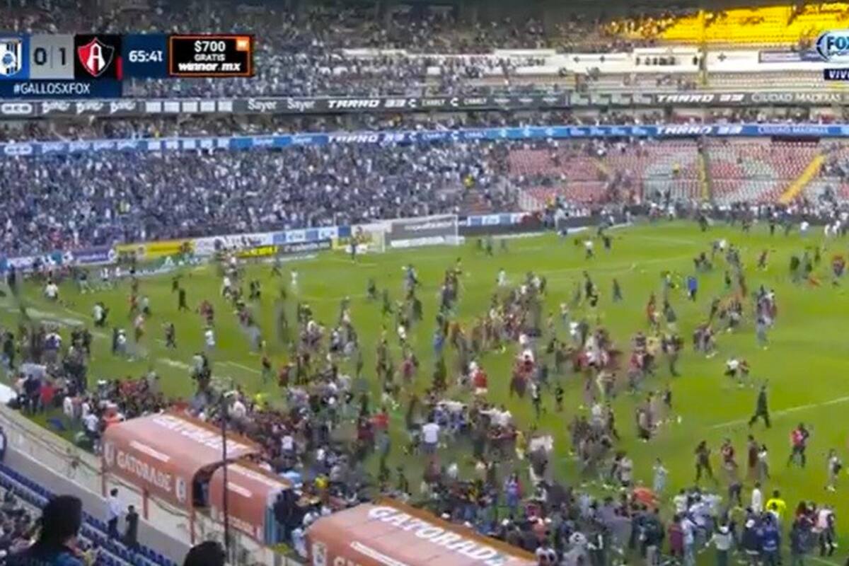 VIDEOS: Atlas vs Querétaro se convierte en pelea campal entre barristas