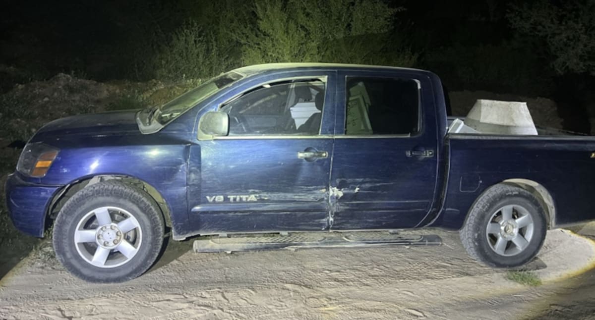 Vehículo abandonado en Los Janos contenía armas largas, cartuchos y presunta mariguana. | Especial GH