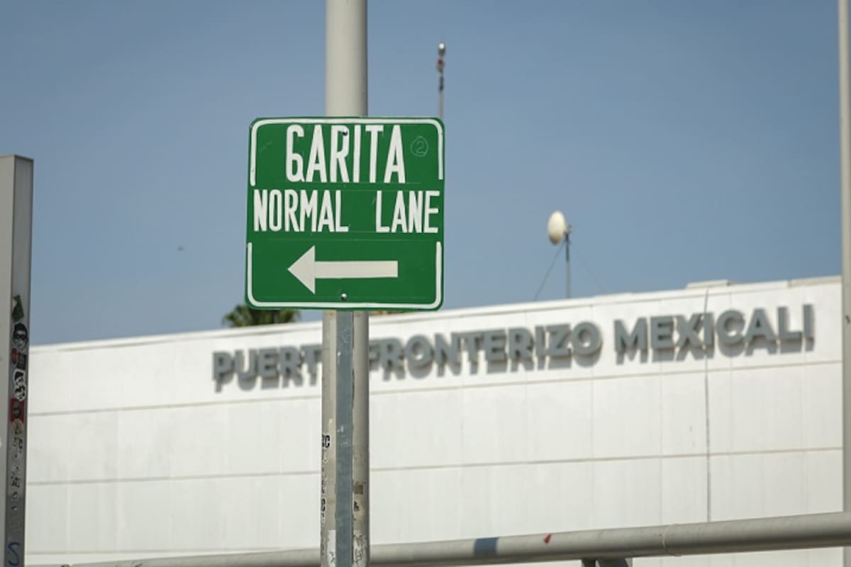 Así se encuentran hoy las filas para cruzar a Calexico
