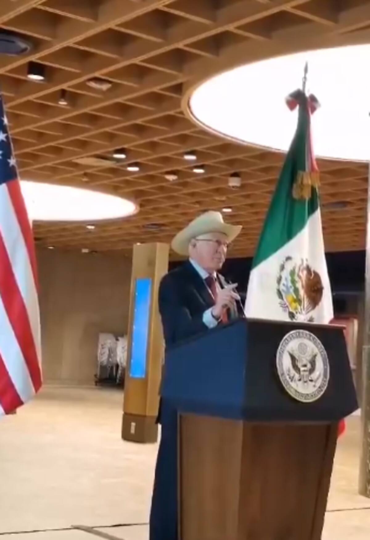 Ken Salazar respondió a los señalamientos hechos esta mañana por el fiscal Gertz Manero. | Crédito: X @El_Universal_Mx