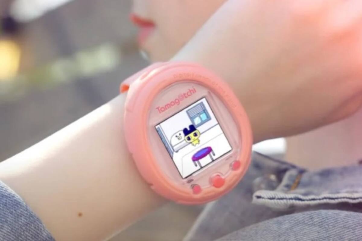 Tamagotchi presenta su smartwatch para llevar a tu mascota en la muñeca