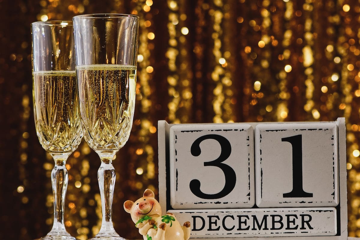 ¿Cuál es el origen de algunas de las tradiciones más populares de Año Nuevo?