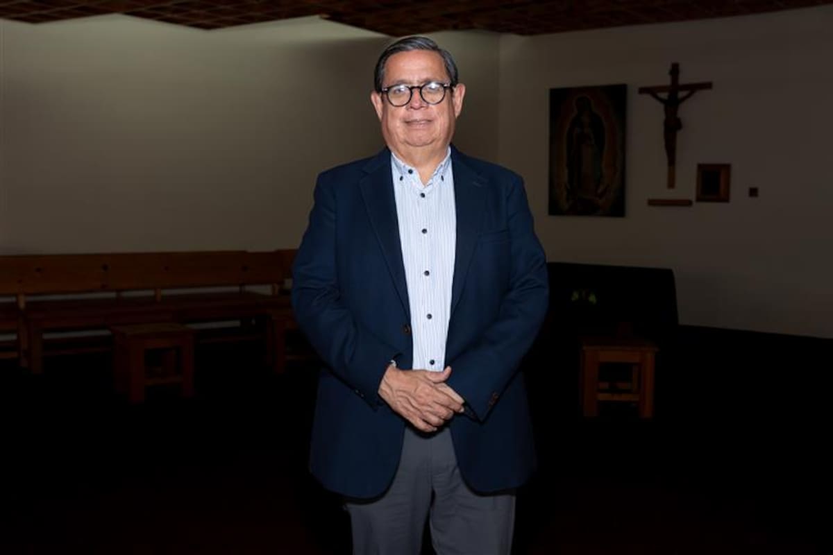 Debe iglesia católica ‘vivir en la realidad’: sacerdote