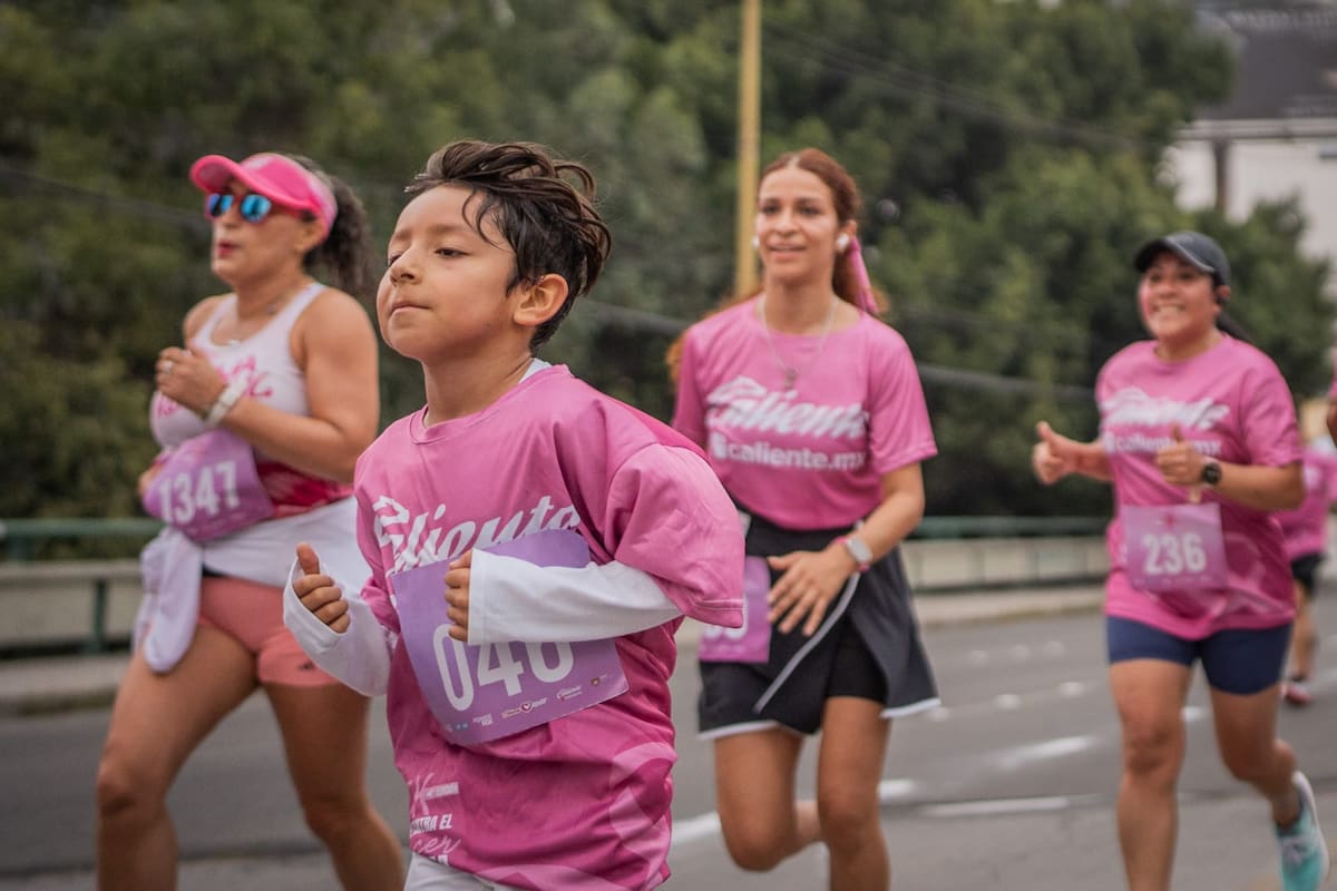Corren contra cáncer de mama más de mil 500