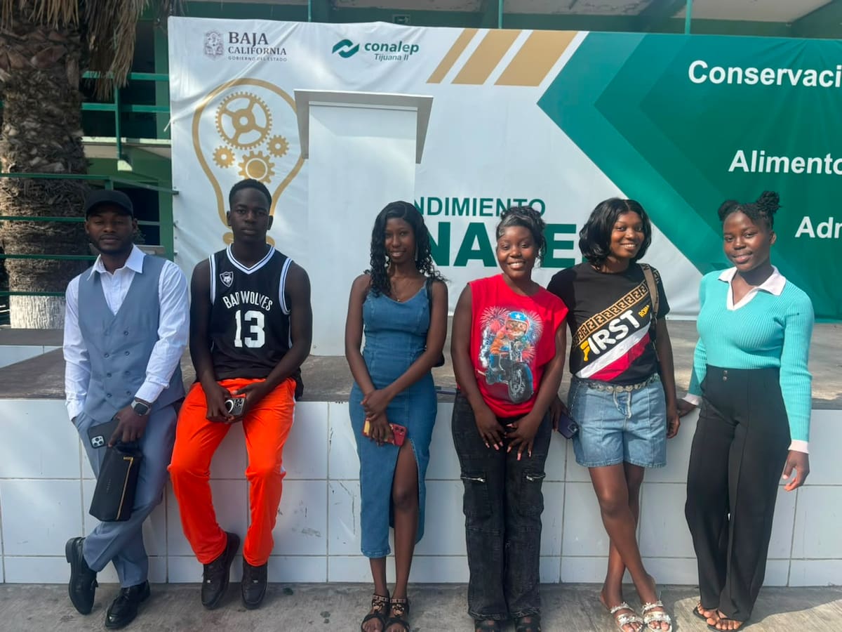 El Conalep Baja California egresó a 2,242 estudiantes de la generación 2023-2026, entre ellos jóvenes extranjeros y con discapacidad auditiva, quienes destacaron por superar los retos de adaptación e inclusión durante su formación. Foto: Lorena Salinas