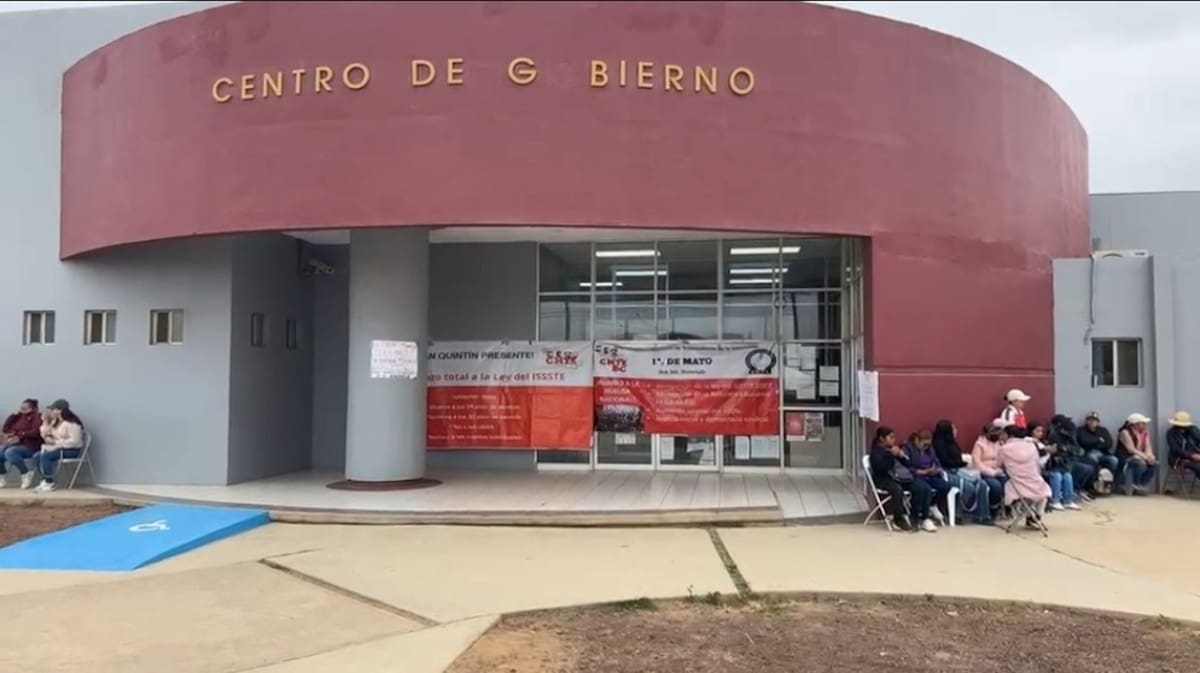 La toma de las instalaciones del Centro de Gobierno, aseguran que fue una decisión consensuada con todos los compañeros y va a ser durante toda la semana.
