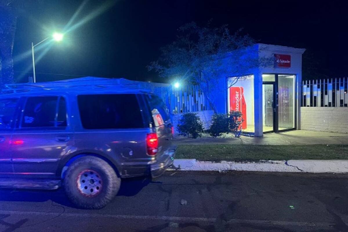 Detienen a tres personas por dañar un cajero automático