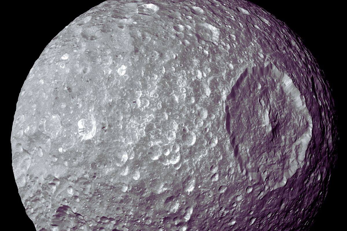 Descubren un mar oculto en la luna