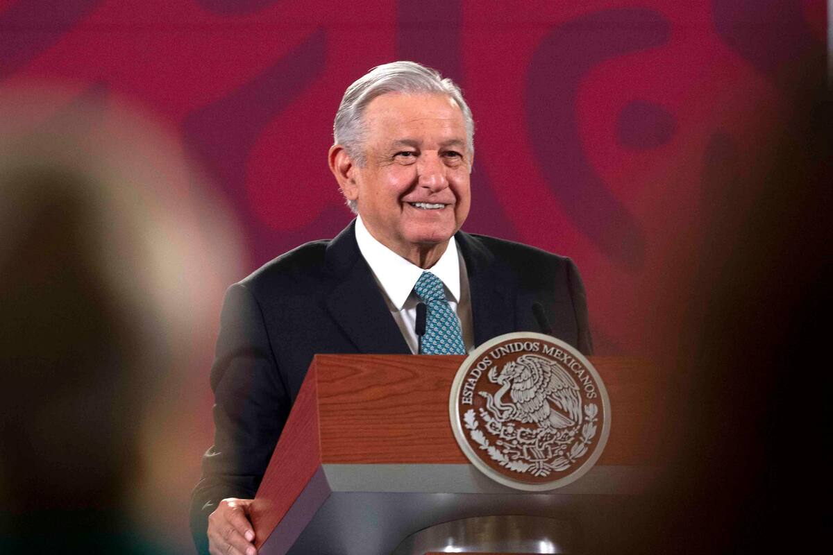 Más de 650 científicos y artistas piden a AMLO "parar ataques contra libertad de expresión"