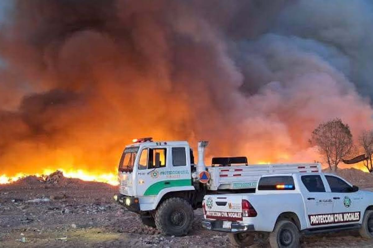 Se reaviva incendio en relleno sanitario de Nogales