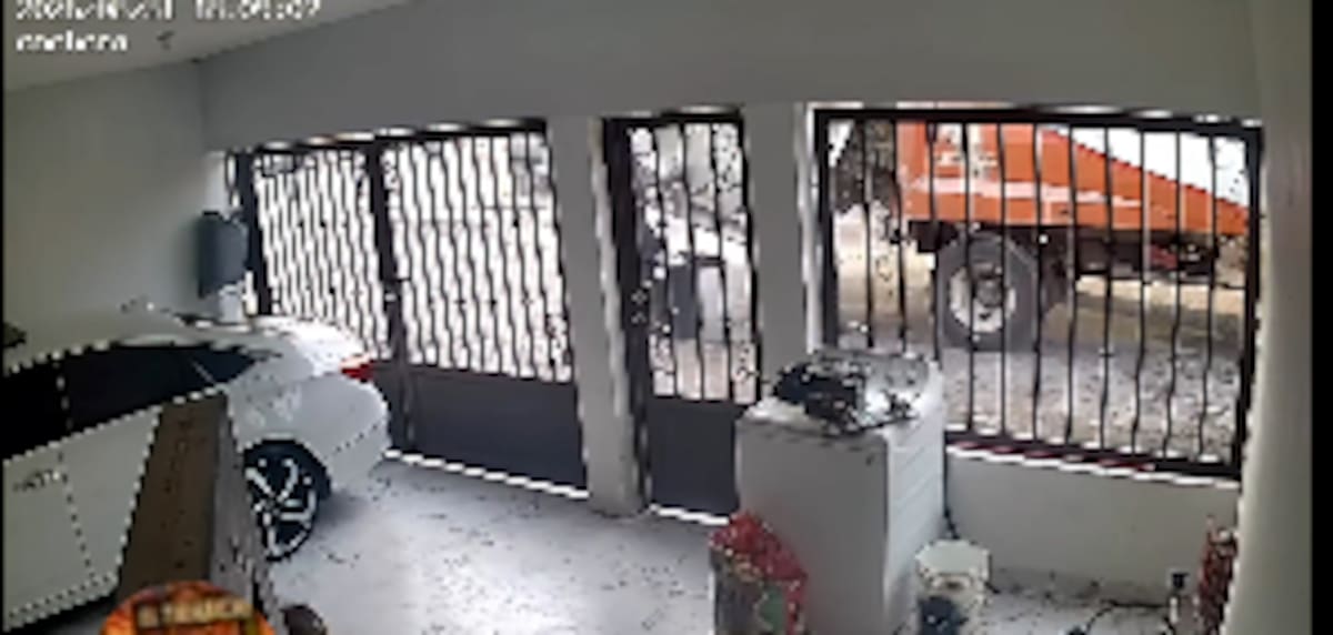 El trabajador de servicios del Ayuntamiento de Hermosillo fue golpeado por el mecanismo del camión luego de que terminara el proceso de triturar la basura recolectada.