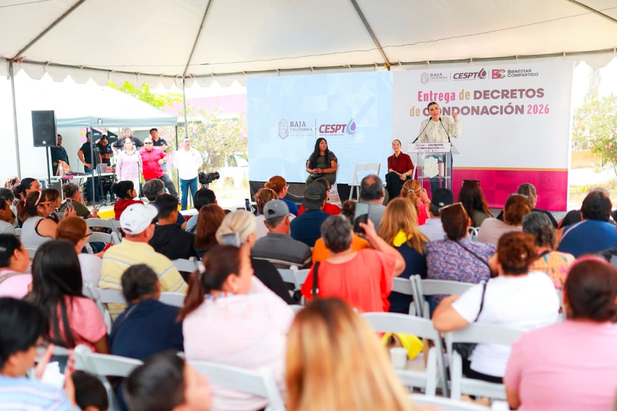 Entrega gobierno de BC apoyos para garantizar agua en beneficio de la economía familiar