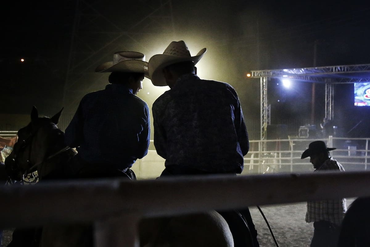 Entre caballos, jinetes y música norteña, el rodeo mantiene vivo el espíritu del Valle en las Fiestas del Sol