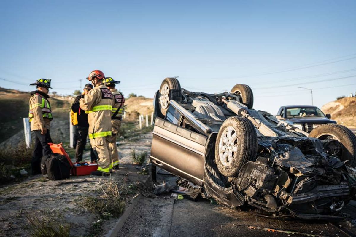 Registran volcadura en la Vía Rápida Poniente sin personas lesionadas