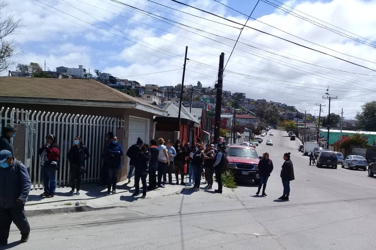Llevan alimentos a familias de Lomas del Rubí