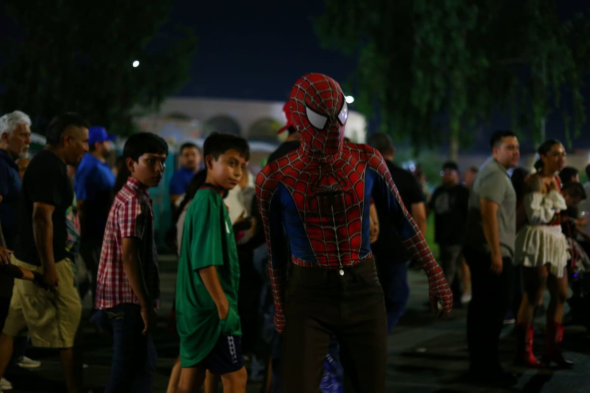 Hasta Spiderman estuvo presente durante el Grito de Independencia en Mexicali. | Foto: Saúl Martínez