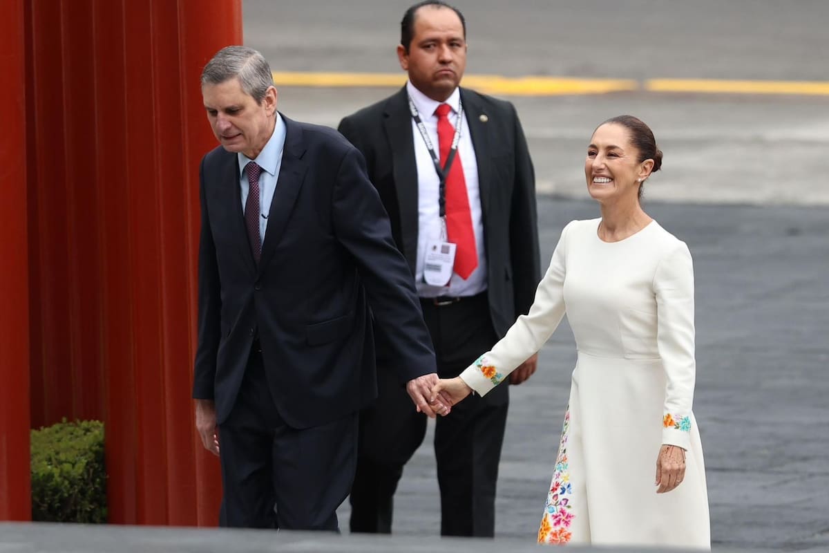 Llegada de Claudia Sheinbaum Pardo, la nueva Presidenta de México, junto a su esposo para su investidura. | Crédito: Abdiel Ortega