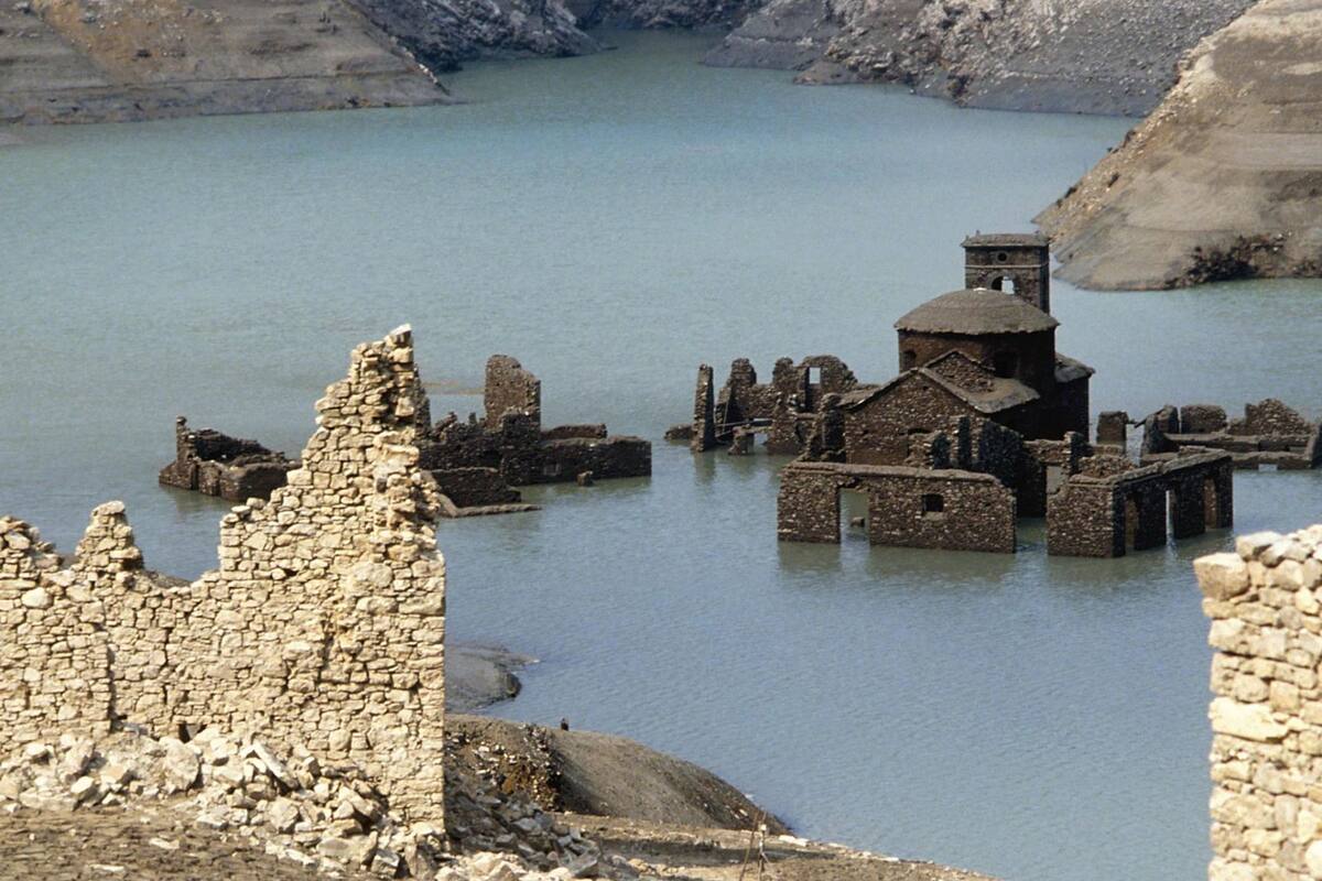 El pueblo que desaparece y reaparece cada año bajo el agua