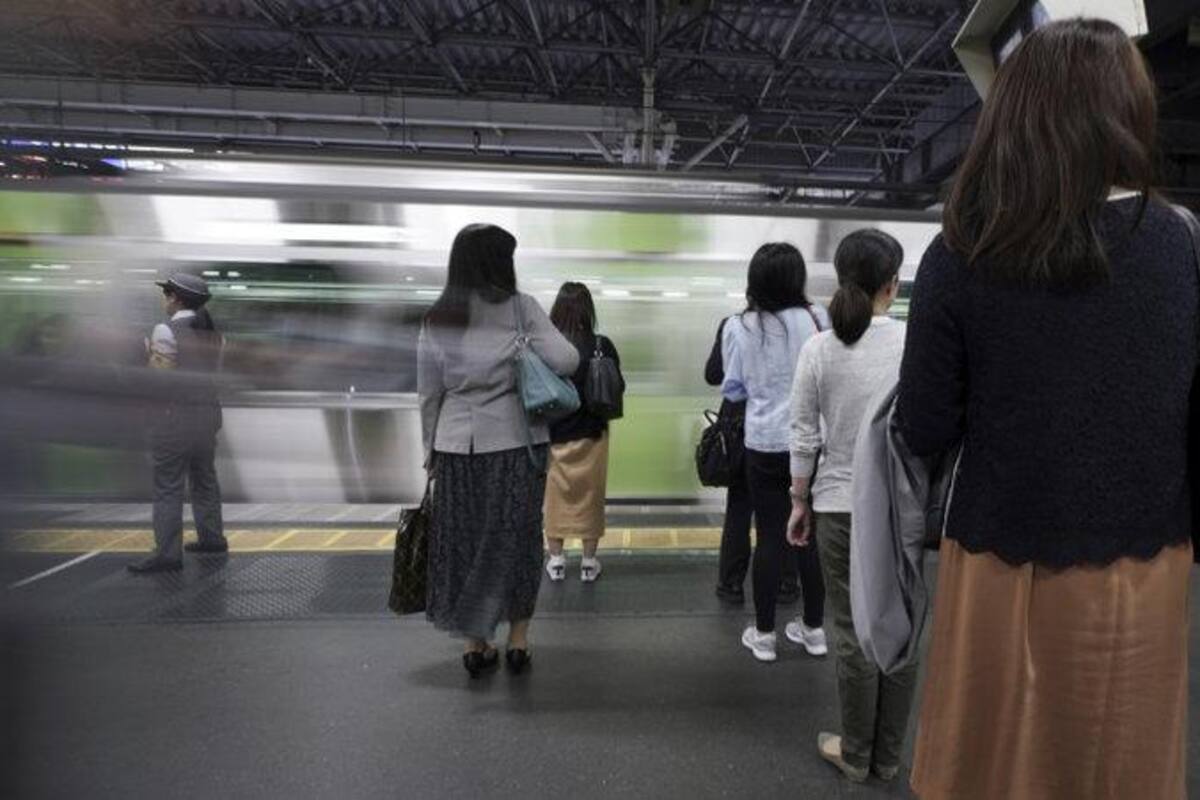 Aumentan descargas de app que protege a japonesas del acoso