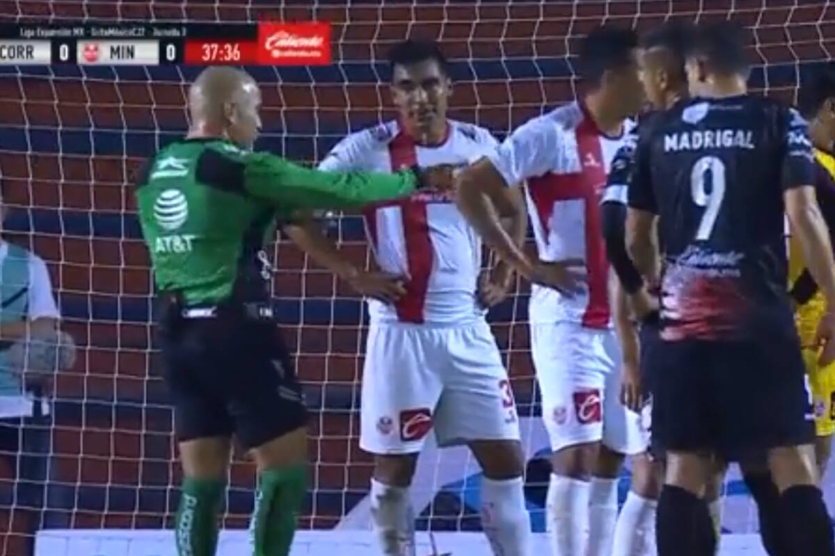 VIDEO: Se filtra conversación de árbitro mexicano con futbolistas y se hace viral