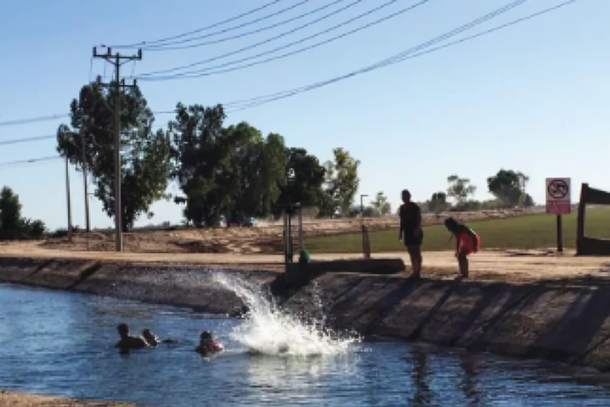 Llaman a no usar drenes y canales para bañarse