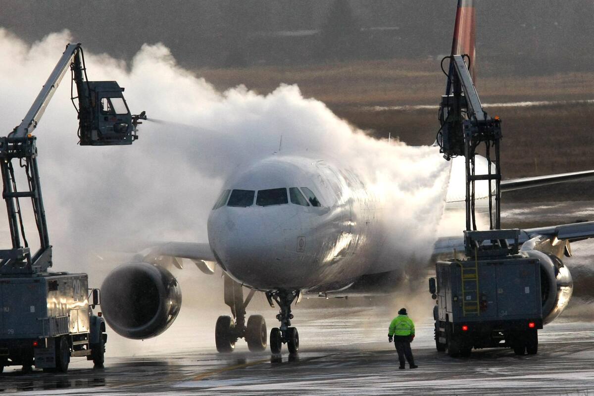 ¡Vaya susto! Avión de Utah Jazz aterriza de emergencia tras chocar con pájaros