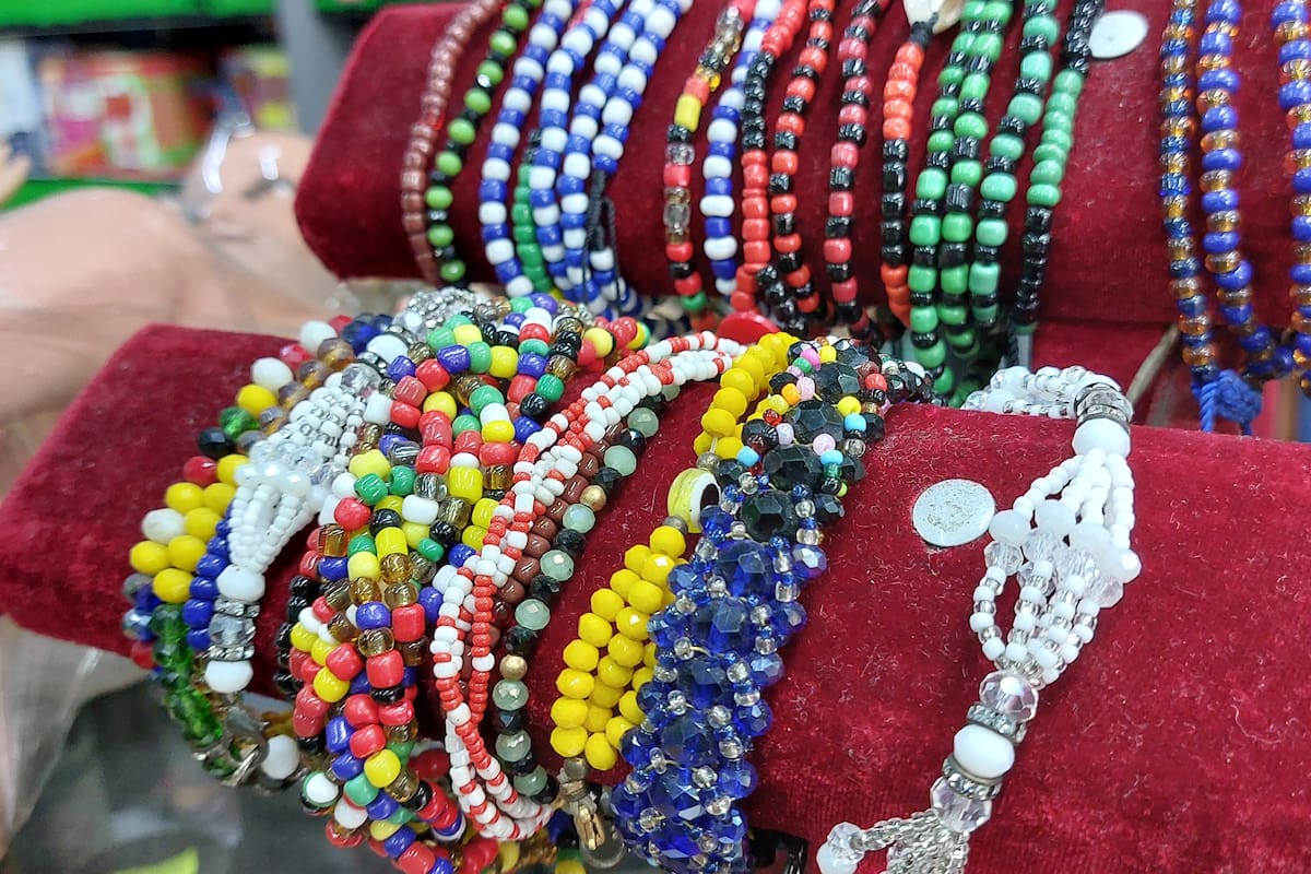 Rituales de fin de año reactivan ventas y creencias en la ciudad