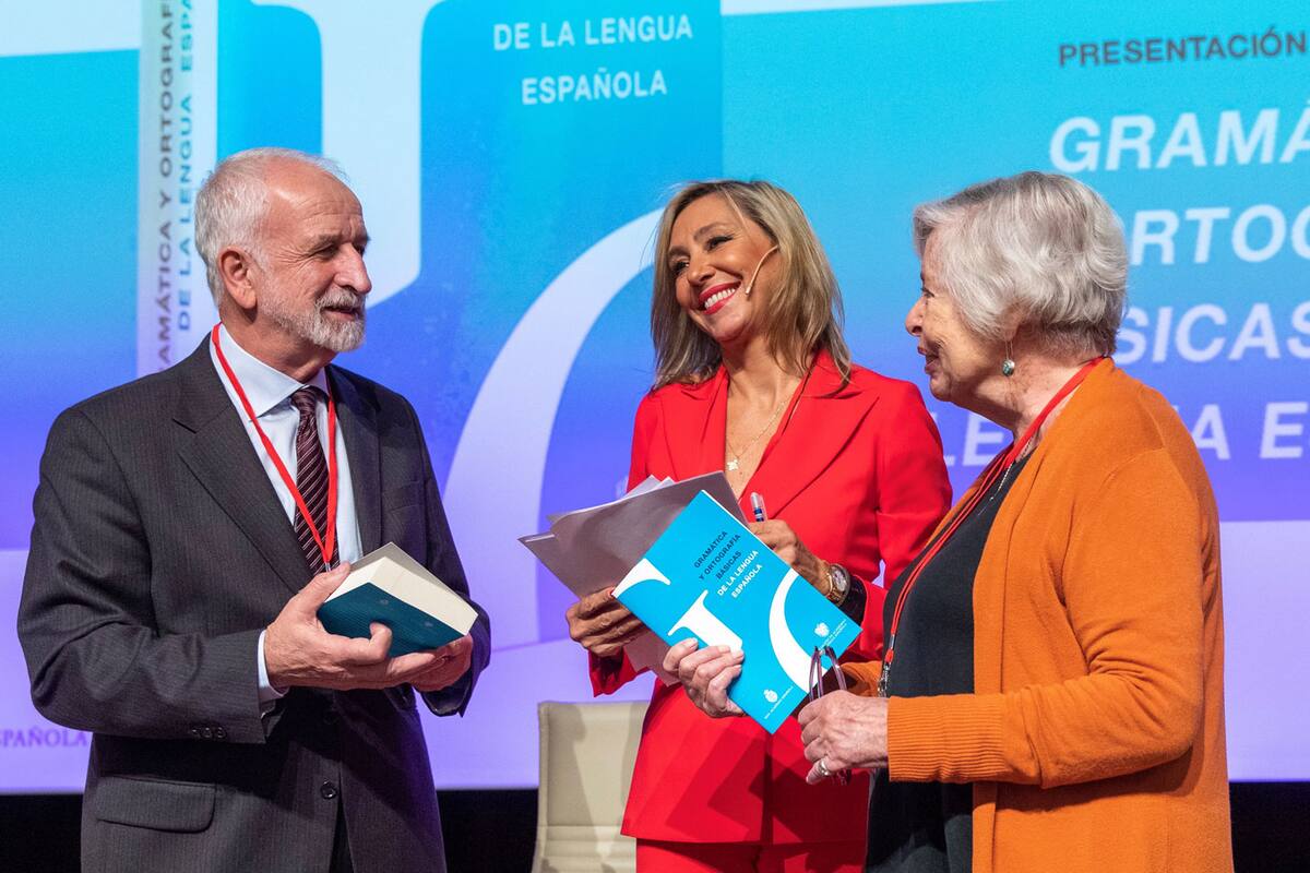 Une libro por primera vez la gramática y la ortografía básicas