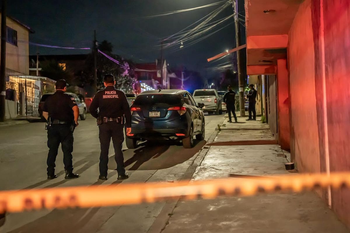 Hombre ataca a policías y es abatido; hay mujer y menor lesionados