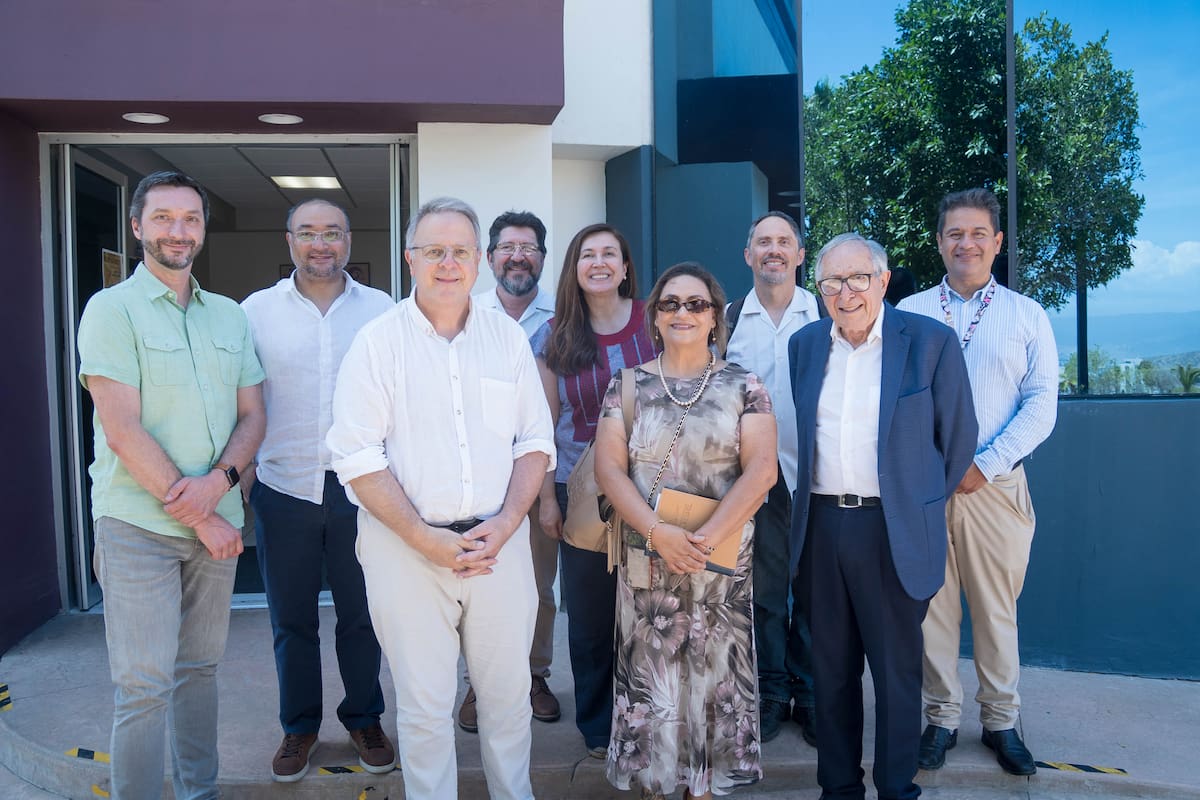 David Kershenobich recorrió laboratorios del Cicese en Ensenada, donde conoció proyectos de biotecnología marina con posibles aplicaciones en la medicina y los trasplantes.
Fotos: Cortesía.