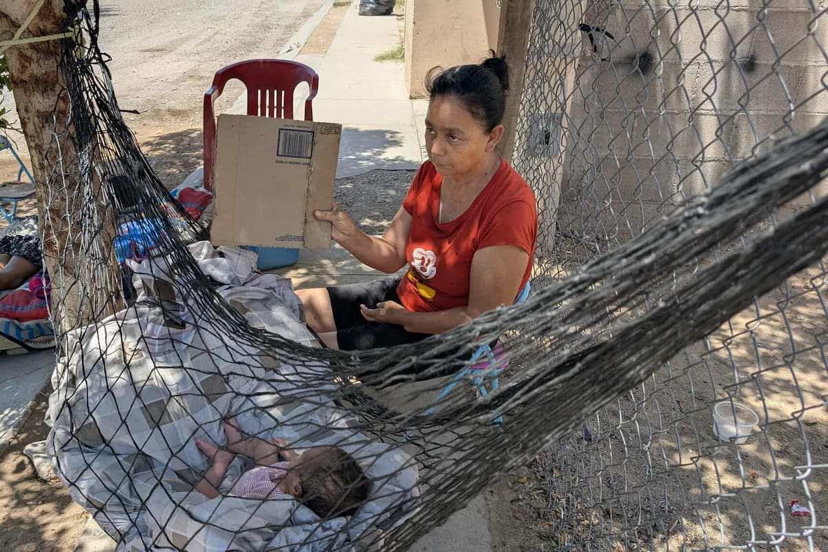 Llevan más de 3 días sin electricidad y temen por la salud de sus hijos