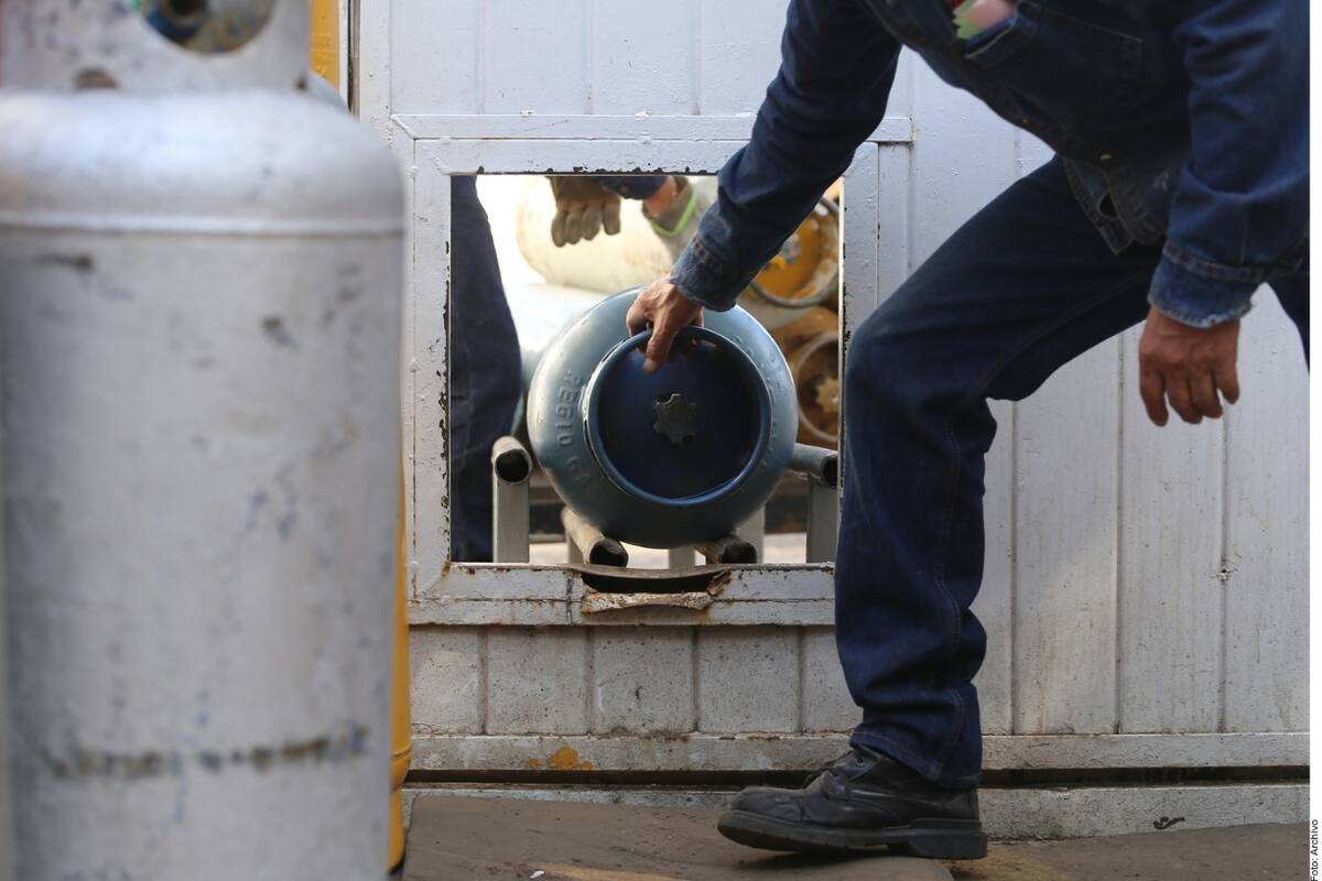 Denuncian que en México cerca 6 mil pipas venden gas robado
