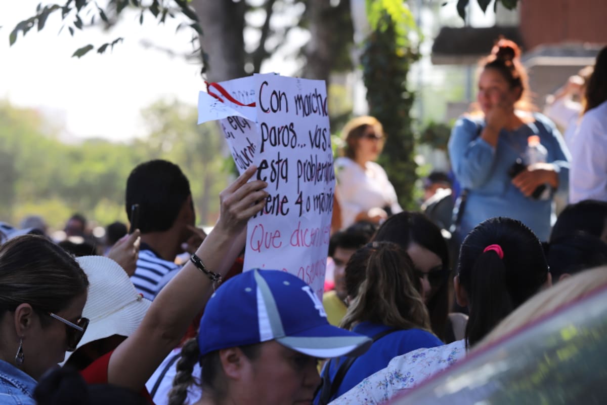 Maestros de la DII-35 del SNTE trabajan bajo protesta
