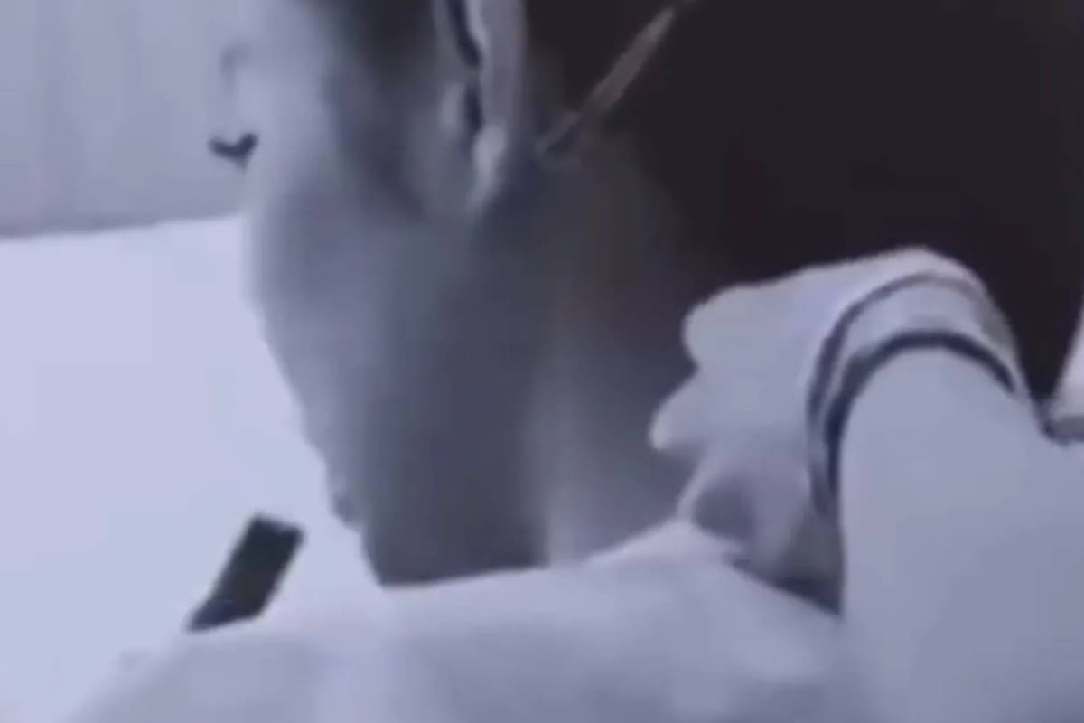 Jennie, de Blackpink, se disculpa tras ser captada fumando en interiores