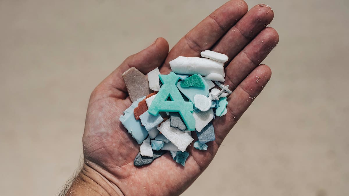 ¿Cúantos microplásticos hay en una botella de agua?| Foto: Canva