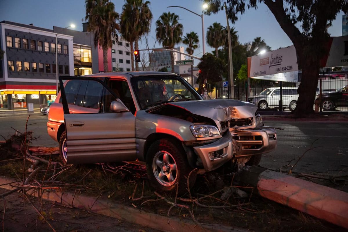 El vehículo quedó vacío y con un chaleco oficial dentro; no se ha localizado al conductor. Foto: Border Zoom