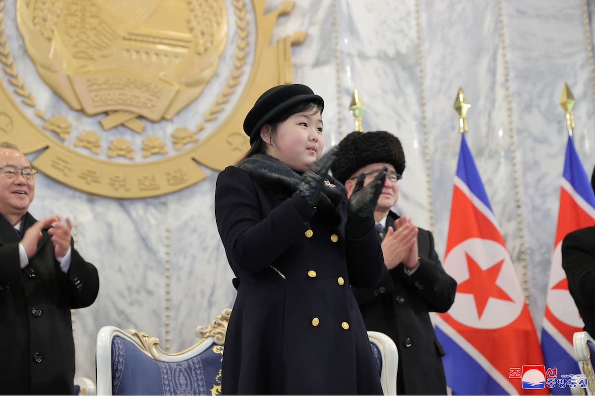 Corea del Sur asegura que Kim Jong‑un designó a su hija adolescente Kim Ju‑ae como posible sucesora del régimen norcoreano