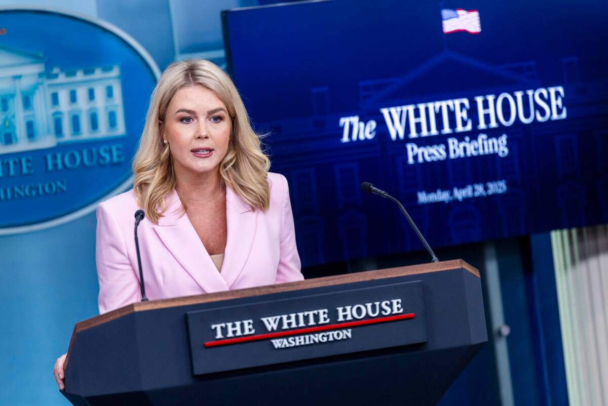 La Secretaria de Prensa de la Casa Blanca, Karoline Leavitt, responde a una pregunta de los medios de comunicación, durante una conferencia de prensa en la Casa Blanca en Washington, DC, EE.UU., el 28 de abril de 2025. | Crédito: EFE/SHAWN THEW