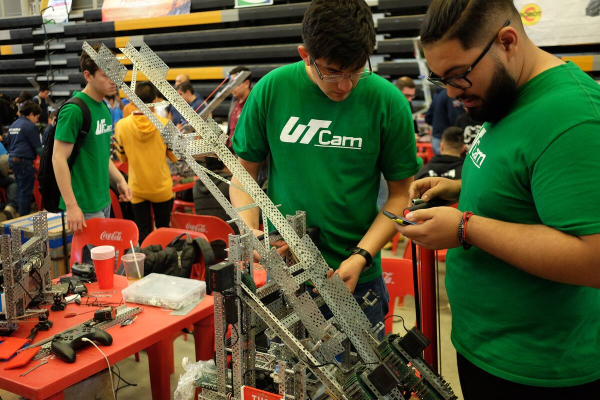 Batalla tecnológica reúne a más de 300 jóvenes