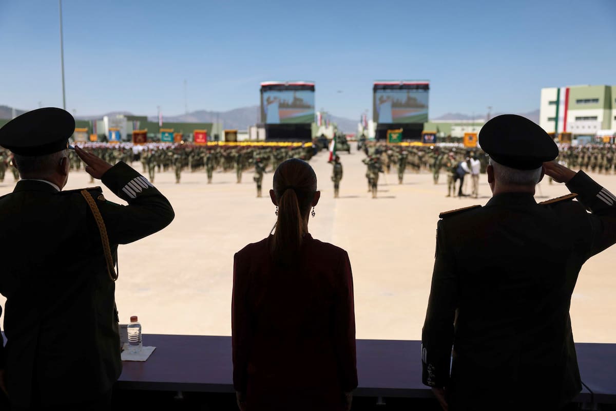 La doctora Claudia Sheinbaum Pardo, presidenta Constitucional de los Estados Unidos Mexicanos en Día del Ejército Mexicano. Oriental, Puebla. | Foto: Presidencia
