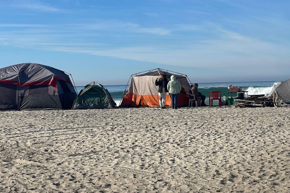 Continúa búsqueda de joven desaparecido en playa de Rosarito