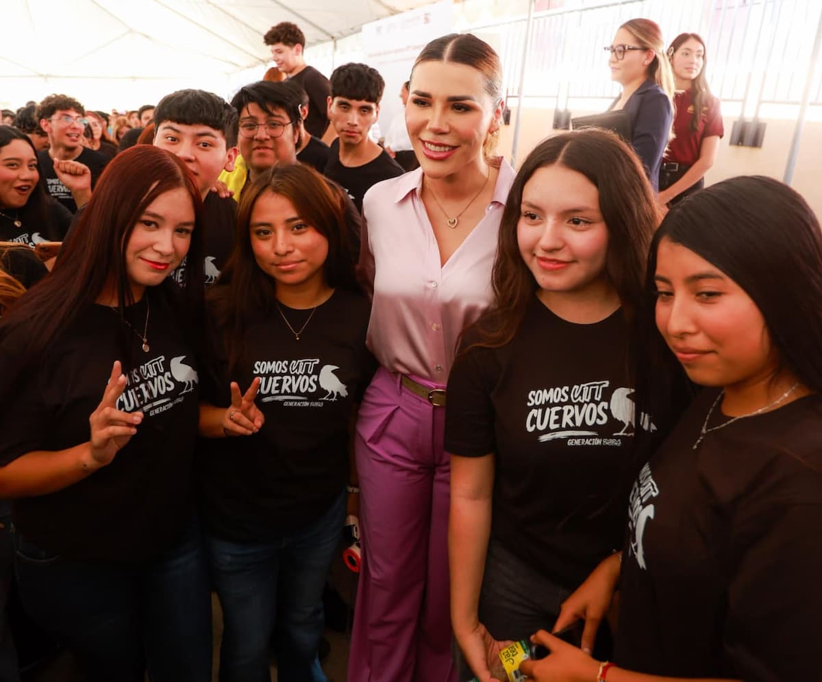 La gobernadora Marina del Pilar Ávila Olmeda acompañó a estudiantes de la UTT durante el arranque del ciclo escolar 2026-2027, que inició con matrícula récord. Foto: Cortesía