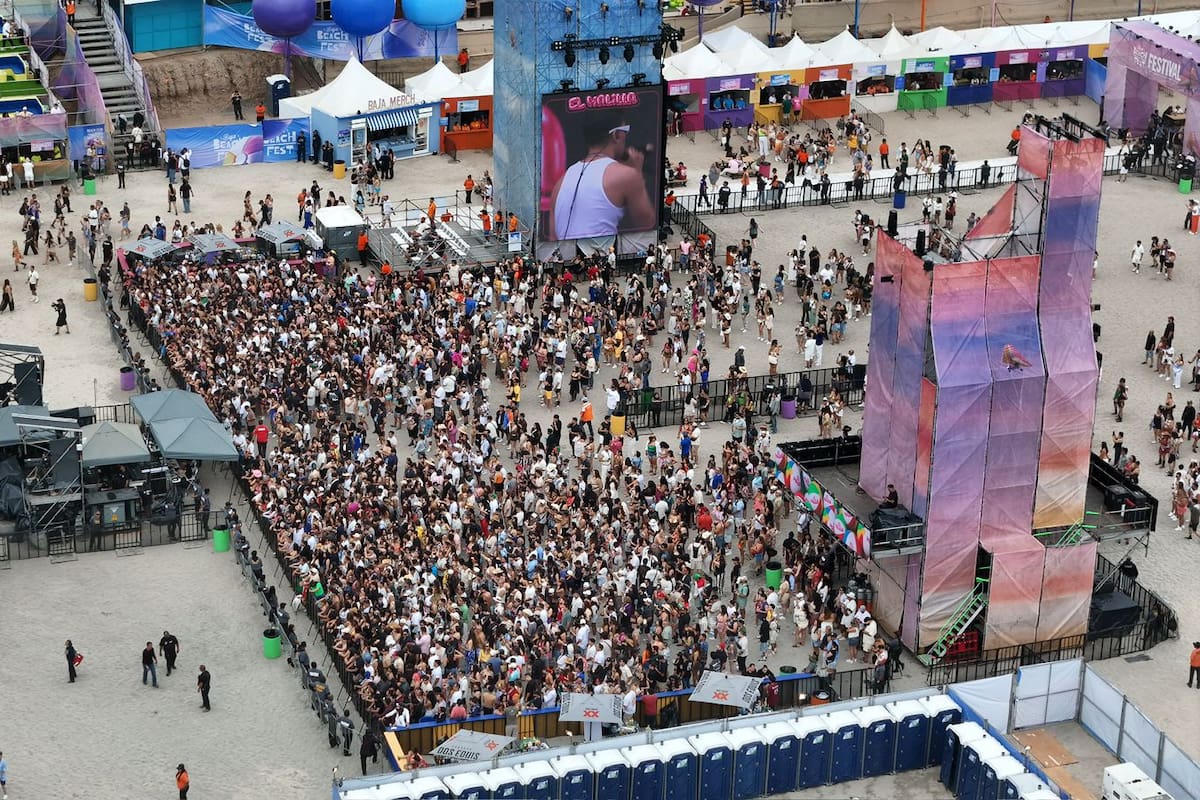 Asistentes arman la fiesta en Baja Beach Fest 2025