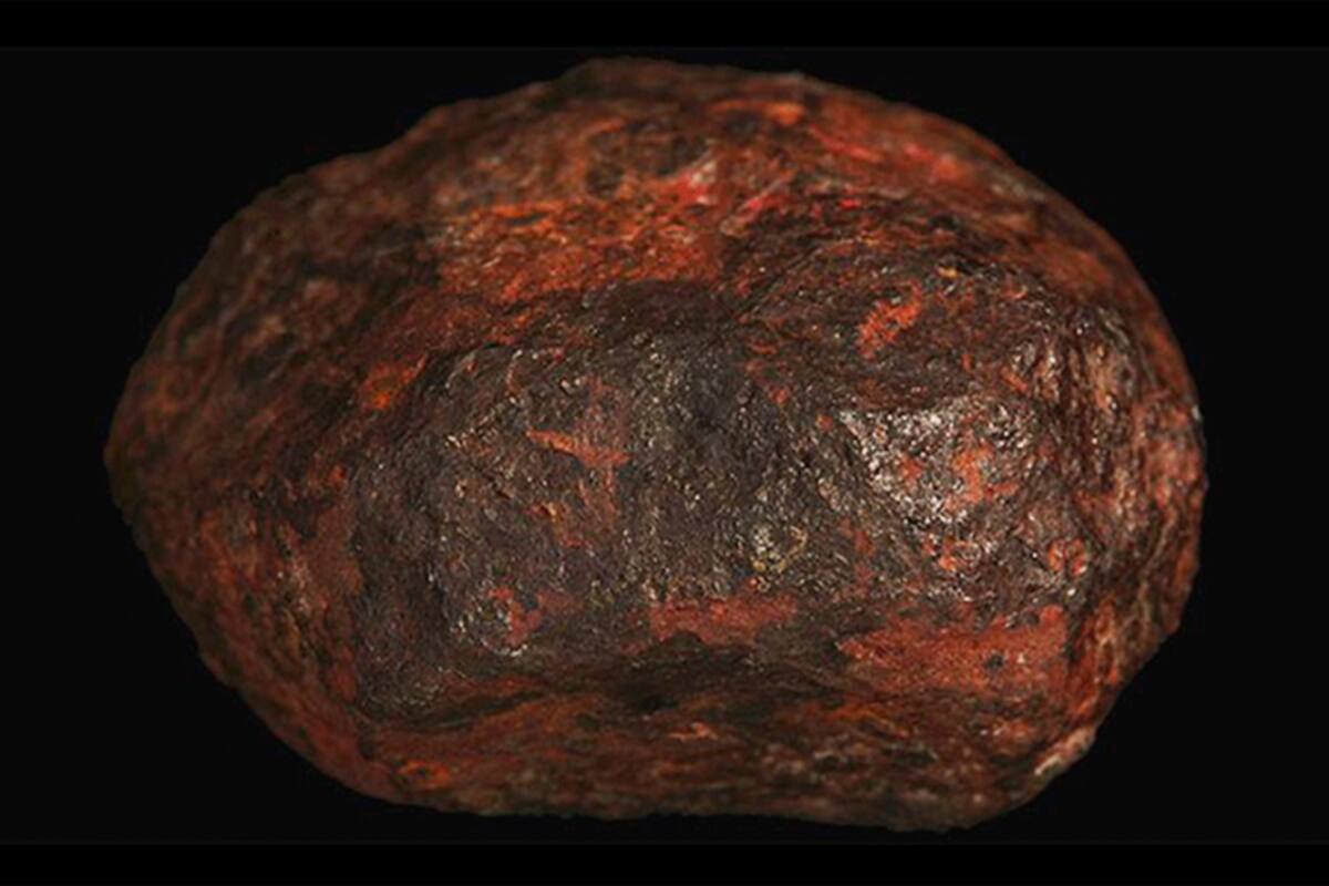 Encuentran nuevo mineral escondido en un pequeño meteorito