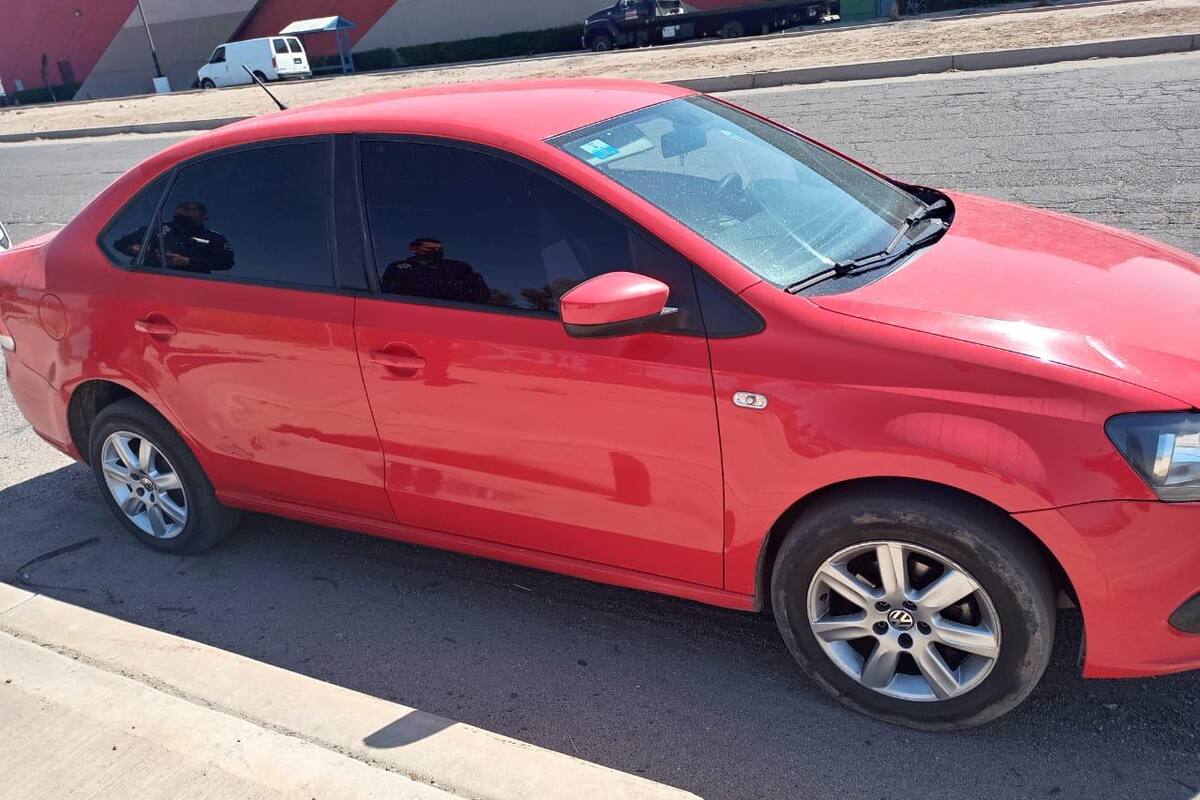 Captan auto robado con arco lector de placas
