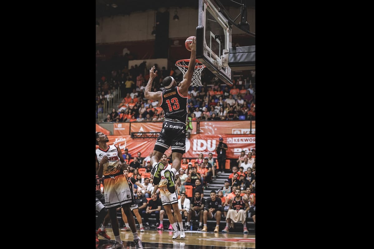 Soles refuerza la pintura con James Weatherspoon